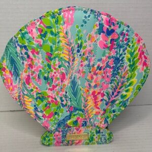 Lilly Pulitzer Catch the Wave Sea Shell Cosmetic Bag (no brushes) NWOT